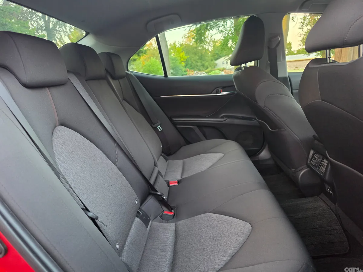 Toyota Camry Saloon, Petrol Hybrid, 2018, Red