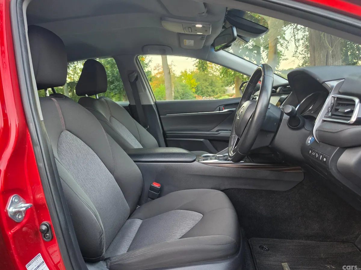 Toyota Camry Saloon, Petrol Hybrid, 2018, Red