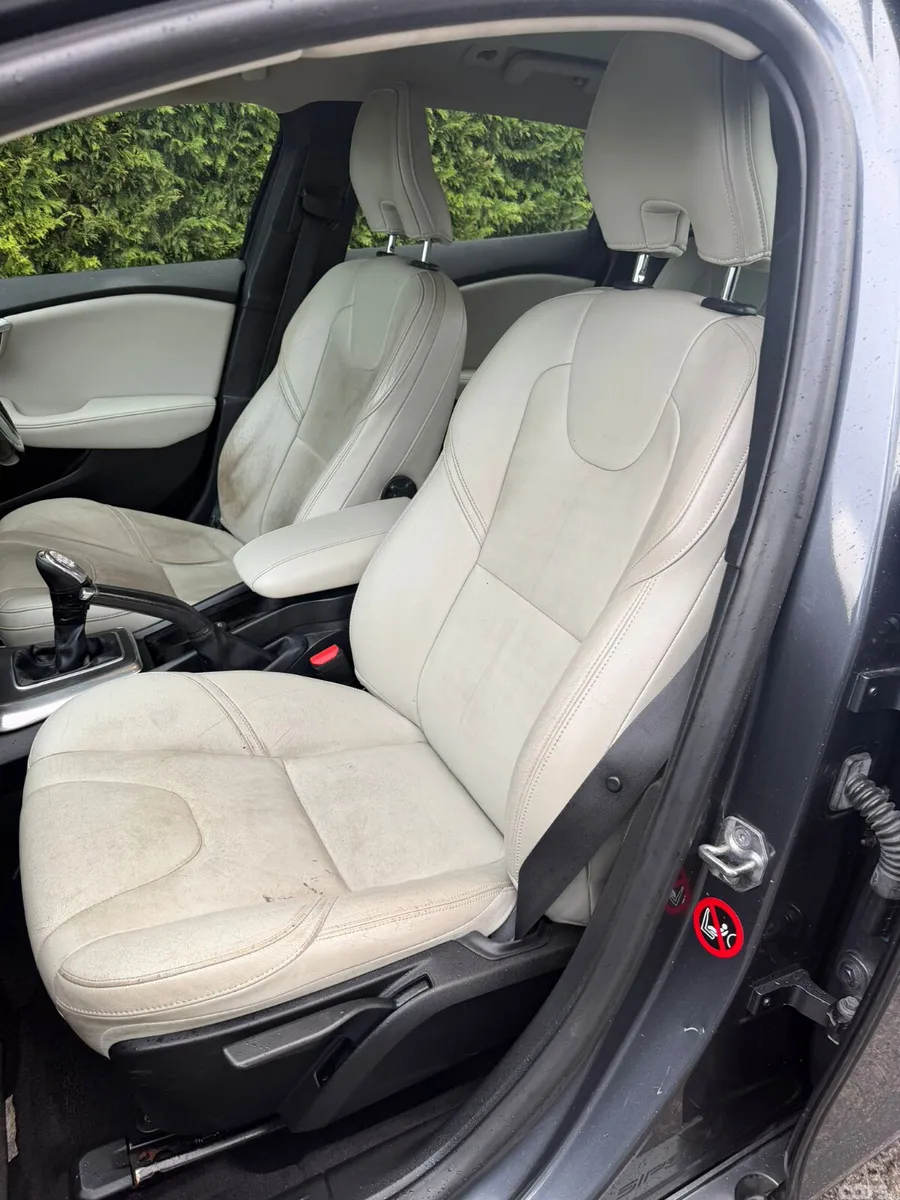 Volvo V40 Hatchback, Diesel, 2014, Grey