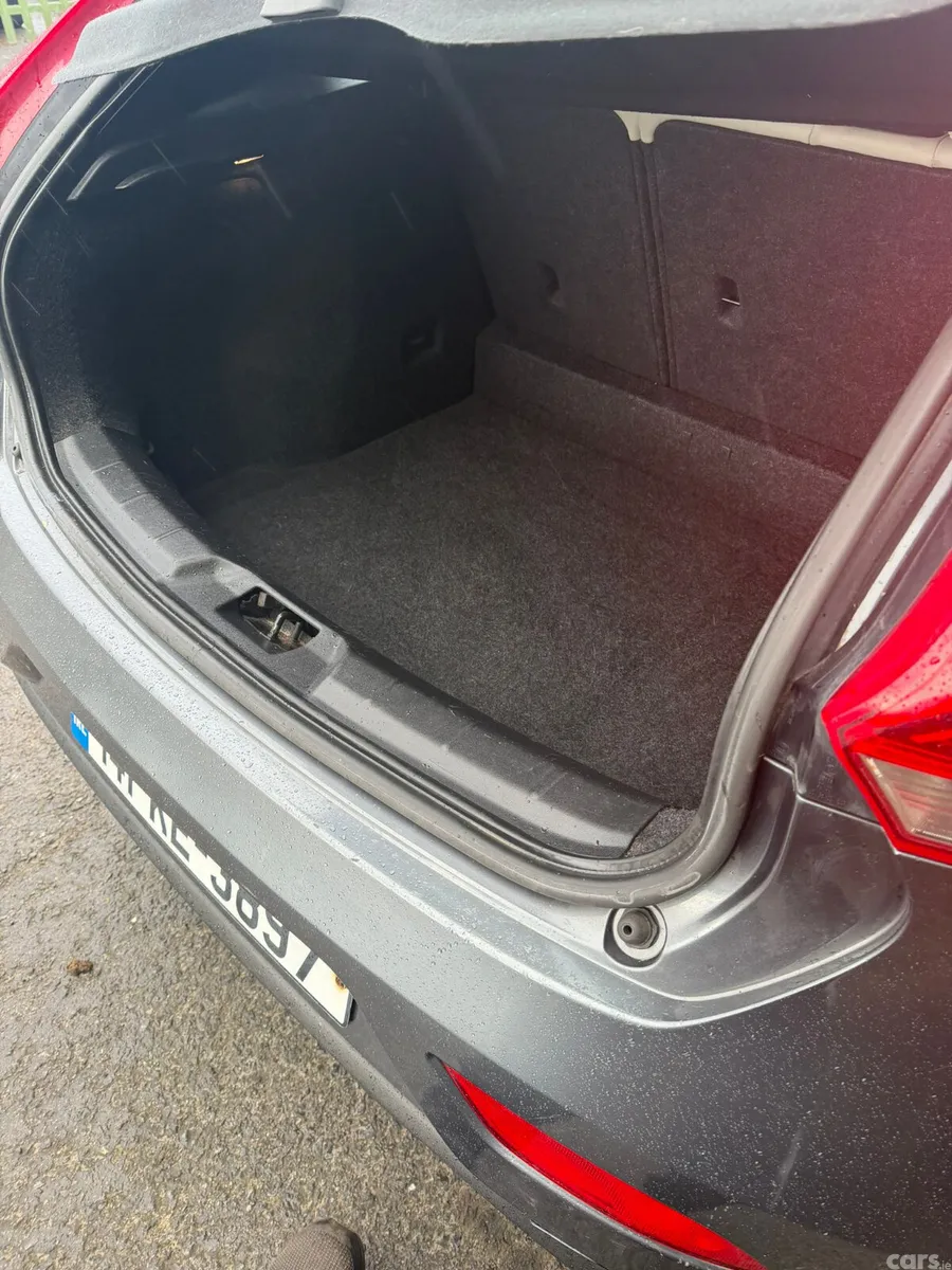 Volvo V40 Hatchback, Diesel, 2014, Grey