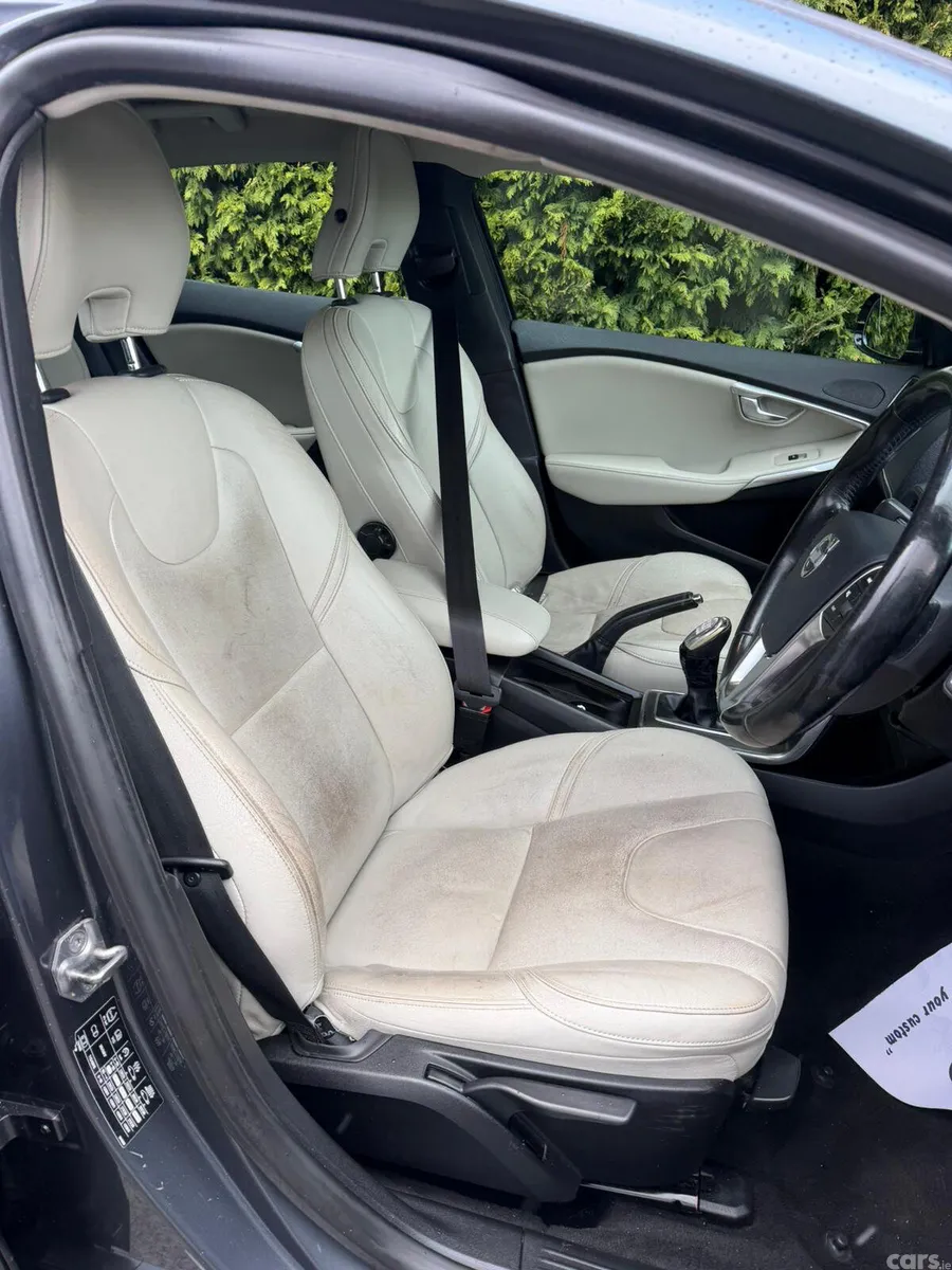 Volvo V40 Hatchback, Diesel, 2014, Grey