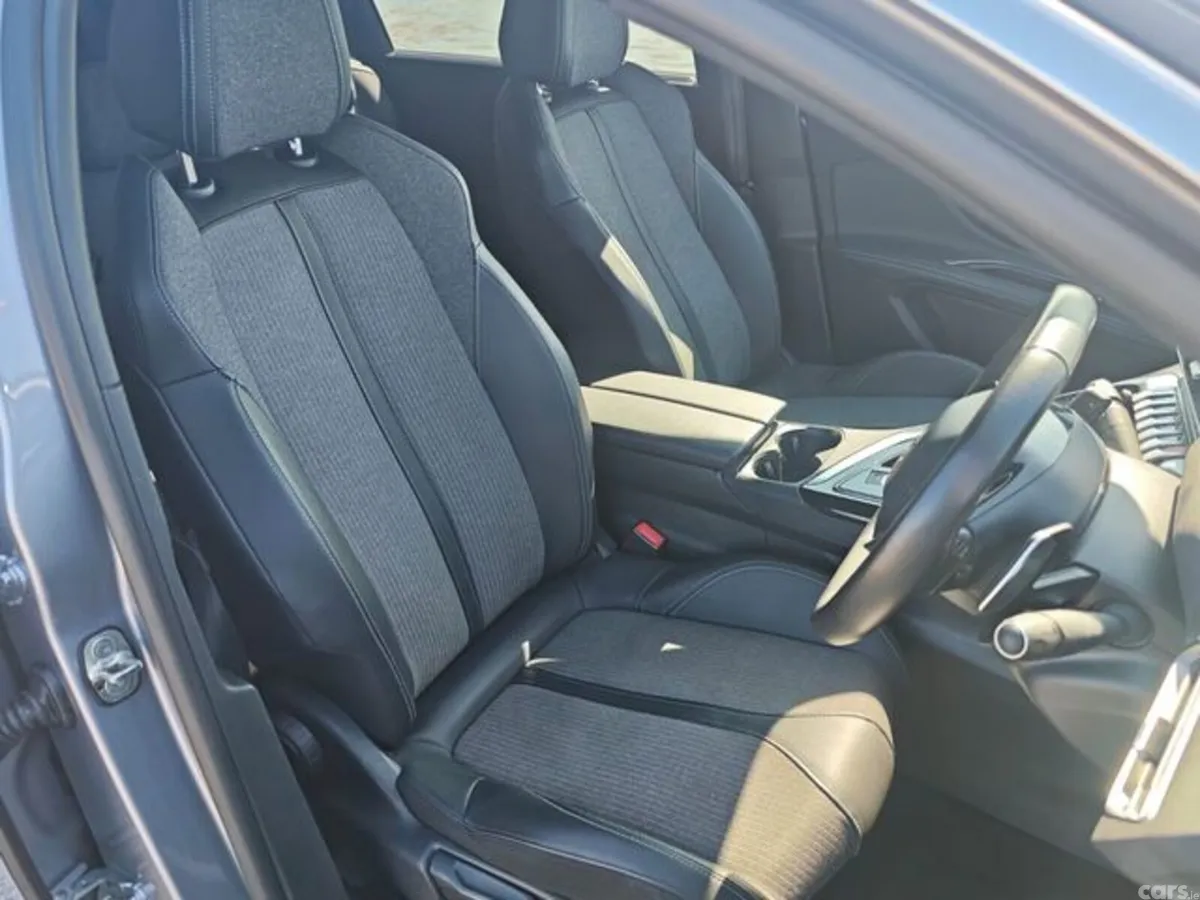 Peugeot 5008 MPV, Diesel, 2024, Grey
