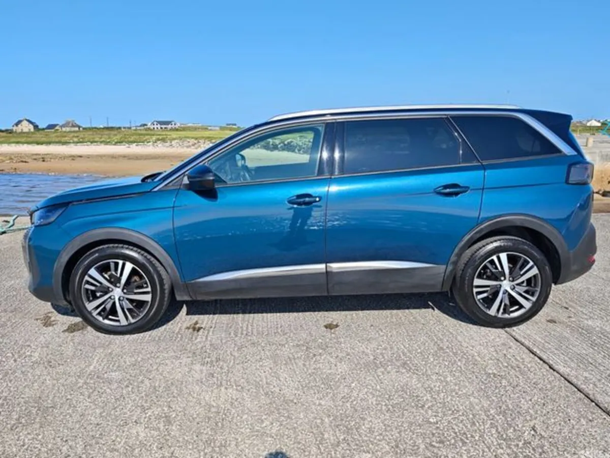 Peugeot 5008 MPV, Diesel, 2024, Blue