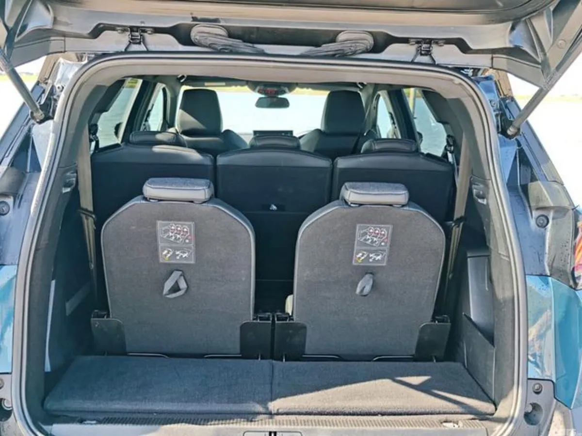 Peugeot 5008 MPV, Diesel, 2024, Blue