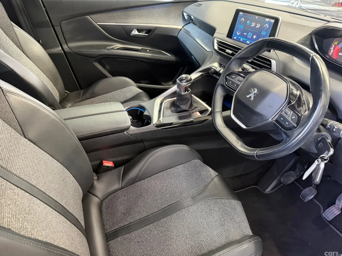Peugeot 5008 MPV, Diesel, 2020, Grey