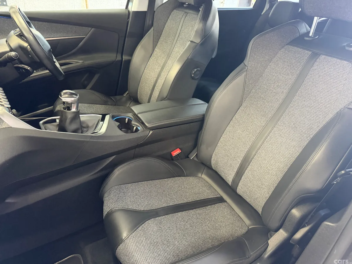 Peugeot 5008 MPV, Diesel, 2020, Grey