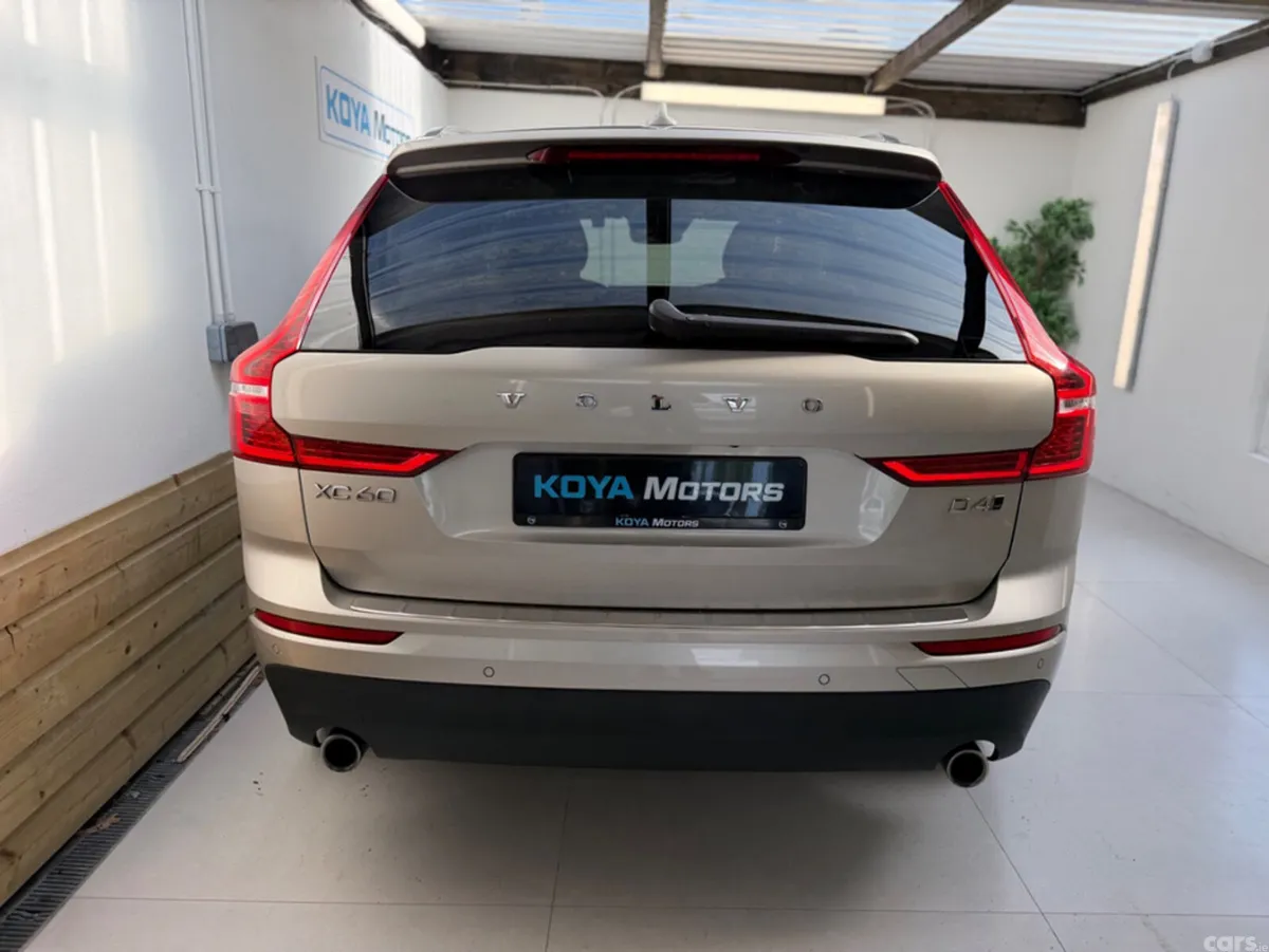 Volvo XC60 SUV, Diesel, 2018, Gold