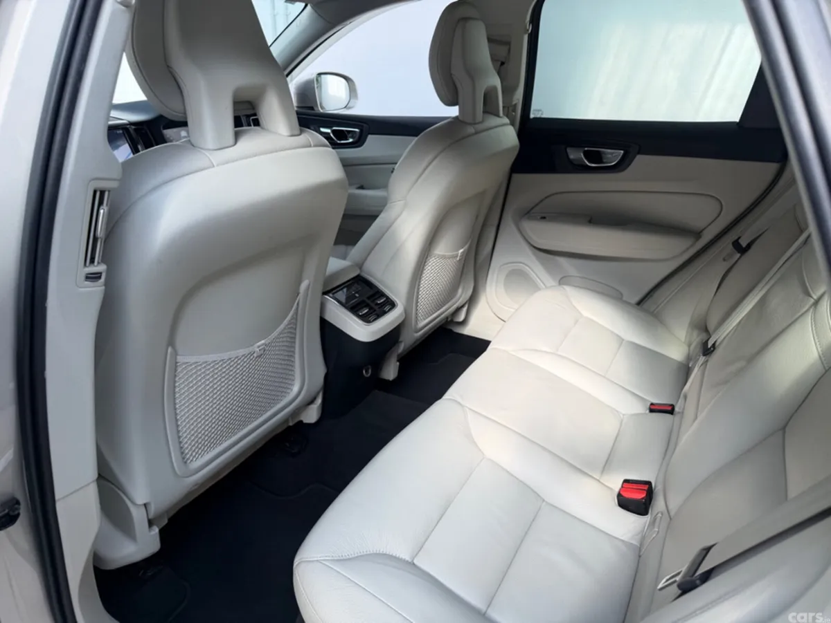 Volvo XC60 SUV, Diesel, 2018, Gold