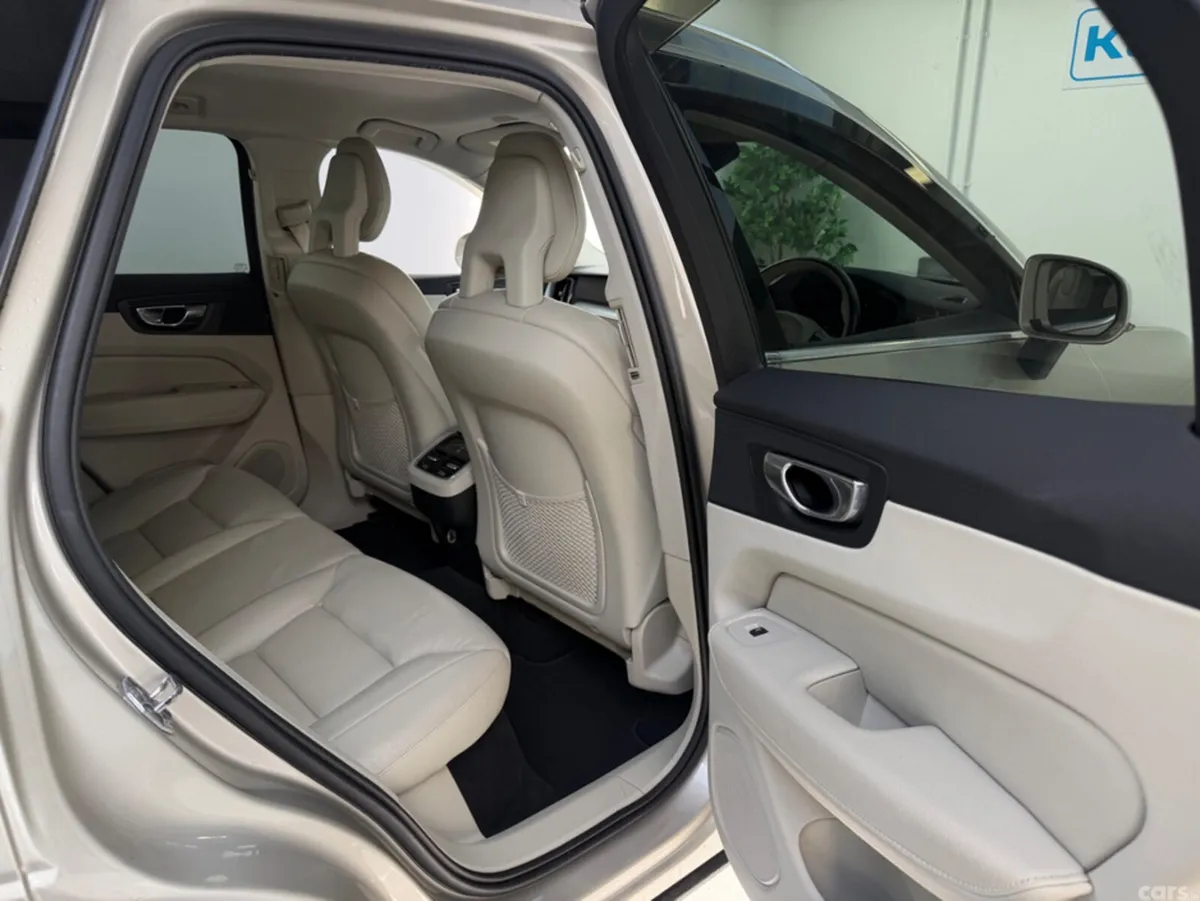 Volvo XC60 SUV, Diesel, 2018, Gold