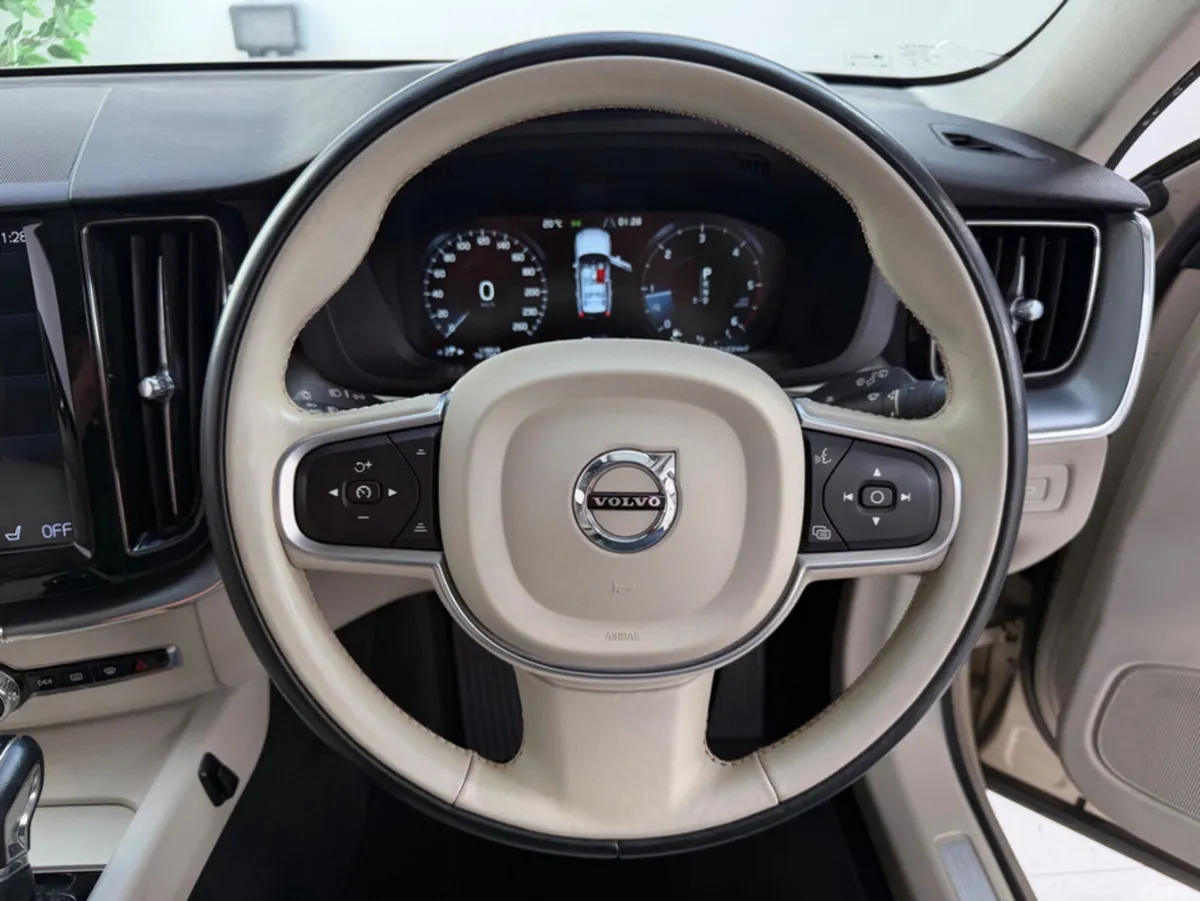 Volvo XC60 SUV, Diesel, 2018, Gold