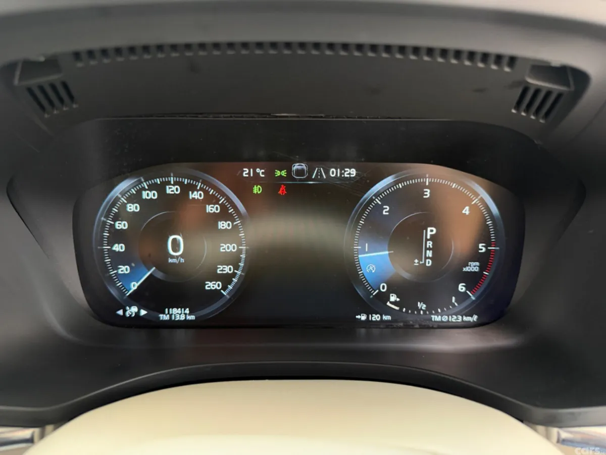Volvo XC60 SUV, Diesel, 2018, Gold
