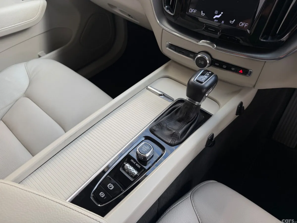 Volvo XC60 SUV, Diesel, 2018, Gold