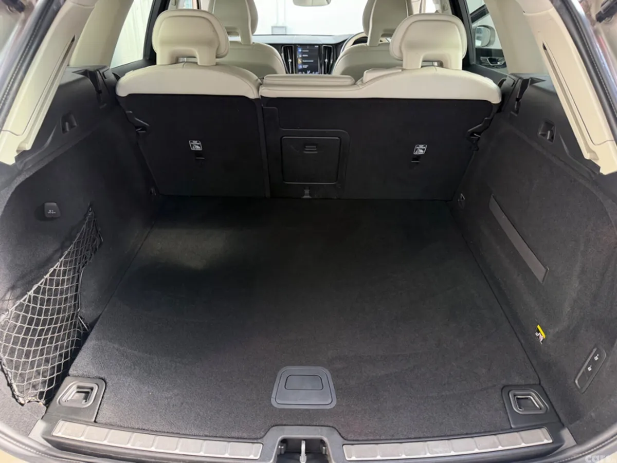 Volvo XC60 SUV, Diesel, 2018, Gold