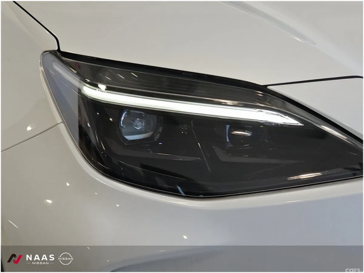 Toyota Yaris Cross Hatchback, Petrol Hybrid, 2023, White