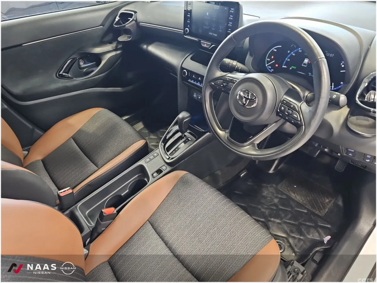 Toyota Yaris Cross Hatchback, Petrol Hybrid, 2023, White