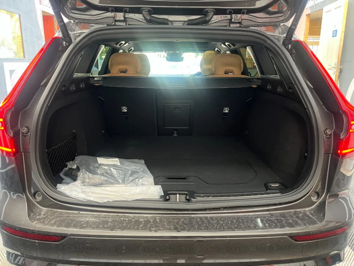 Volvo V60 Estate, Petrol Hybrid, 2025, Grey