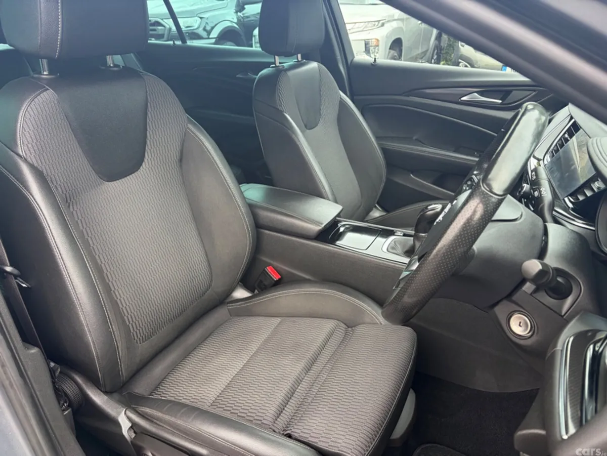 Opel Insignia Hatchback, Diesel, 2021, Grey