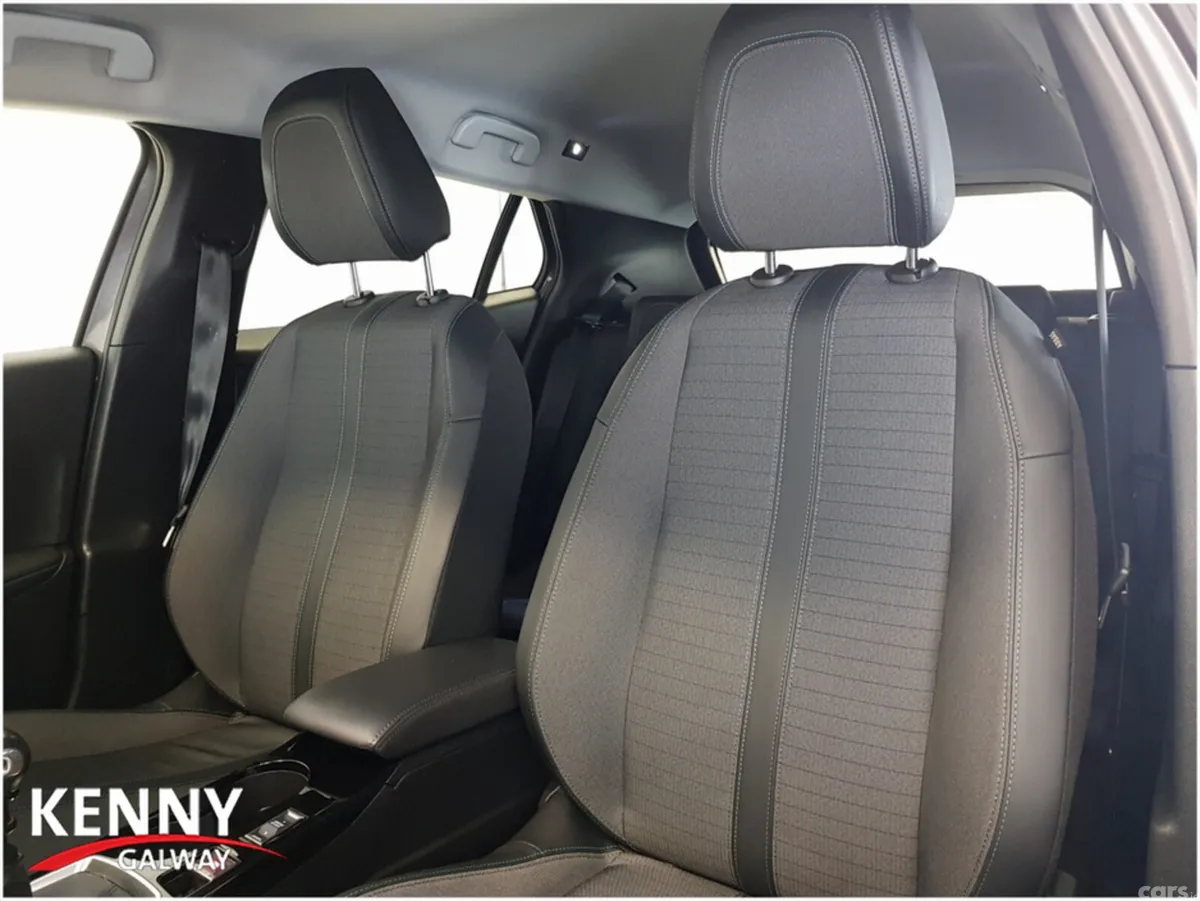 Peugeot 2008 MPV, Diesel, 2022, Grey