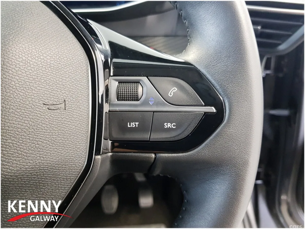 Peugeot 2008 MPV, Diesel, 2022, Grey