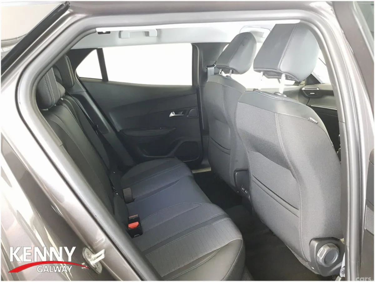 Peugeot 2008 MPV, Diesel, 2022, Grey
