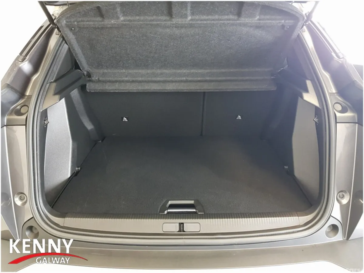 Peugeot 2008 MPV, Diesel, 2022, Grey