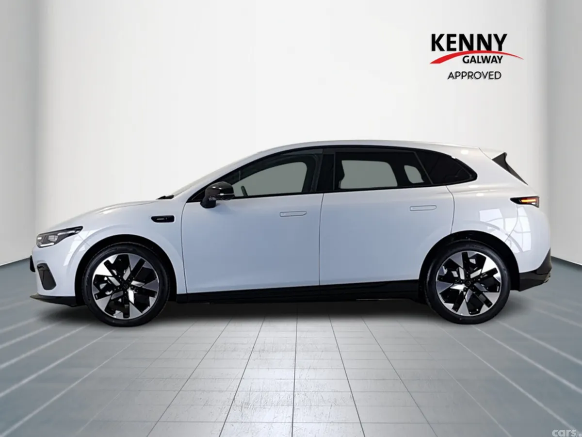 Leapmotor B05 Hatchback, Electric, 2026, Silver