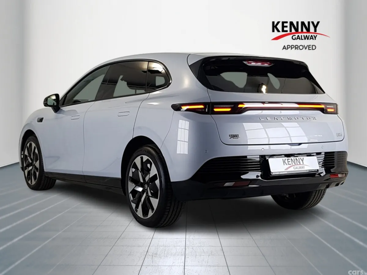 Leapmotor B05 Hatchback, Electric, 2026, Silver