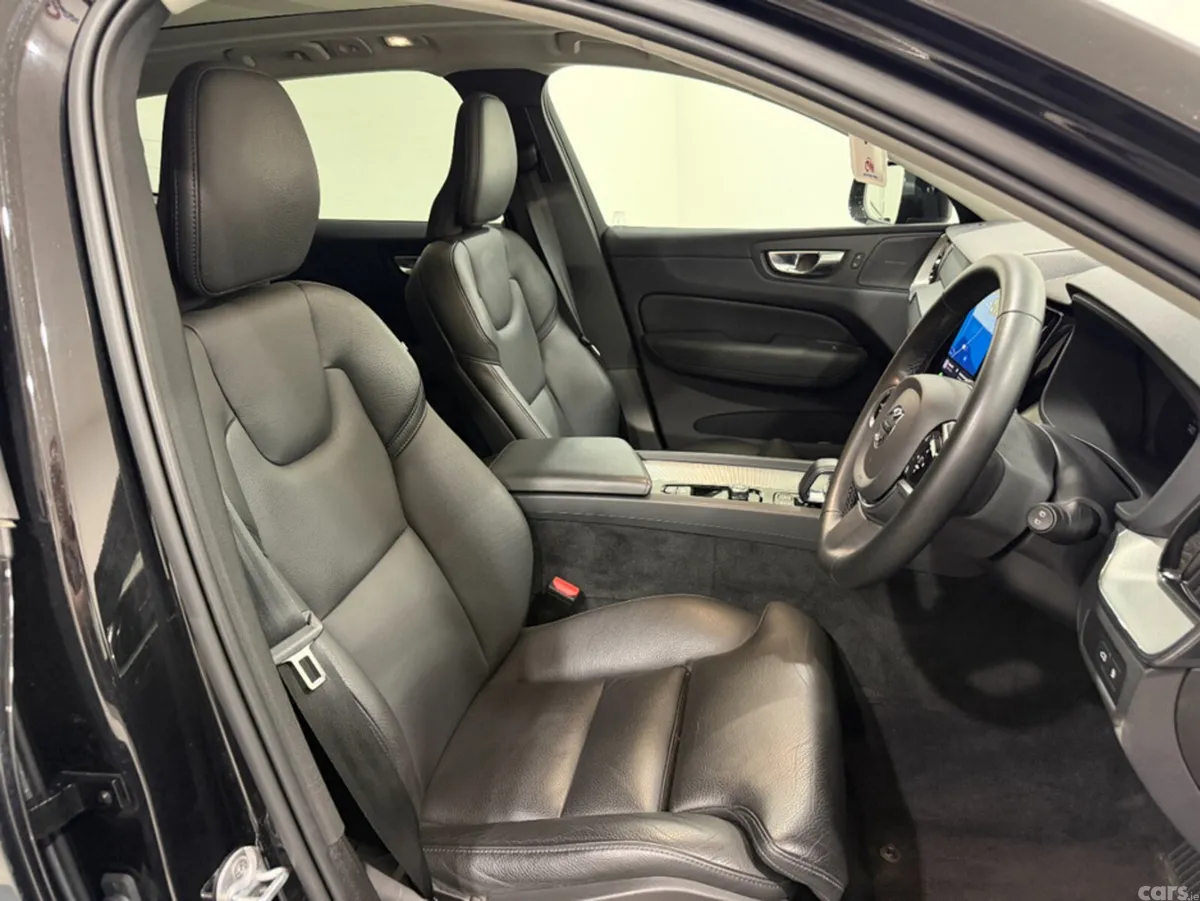 Volvo XC60 SUV, Petrol Plug-in Hybrid, 2024, Black
