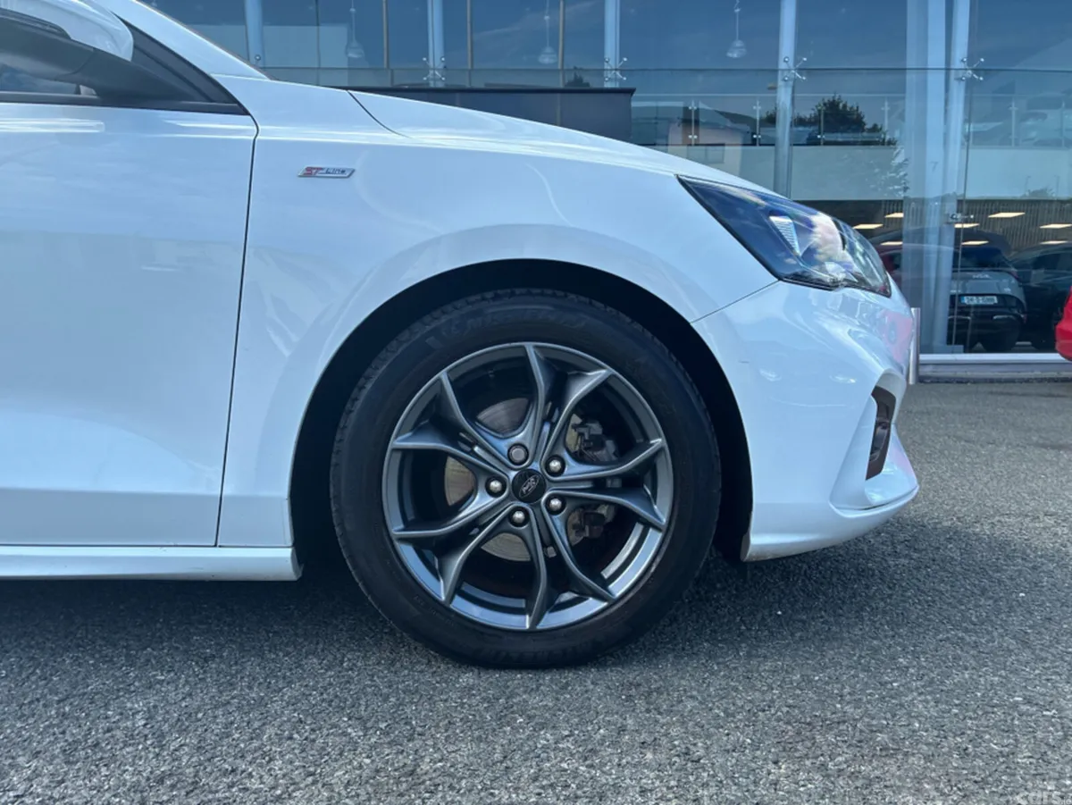 Ford Focus Hatchback, Petrol, 2019, White