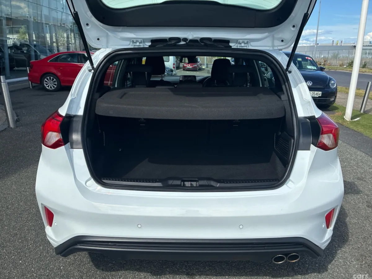 Ford Focus Hatchback, Petrol, 2019, White