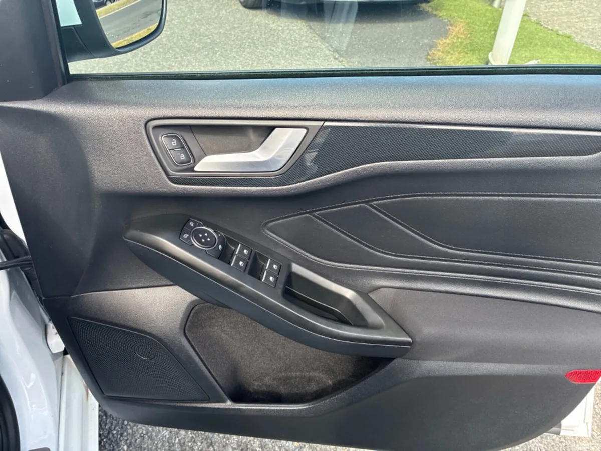 Ford Focus Hatchback, Petrol, 2019, White