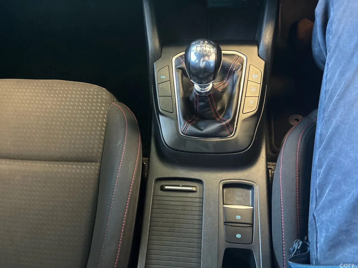 Ford Focus Hatchback, Petrol, 2019, White