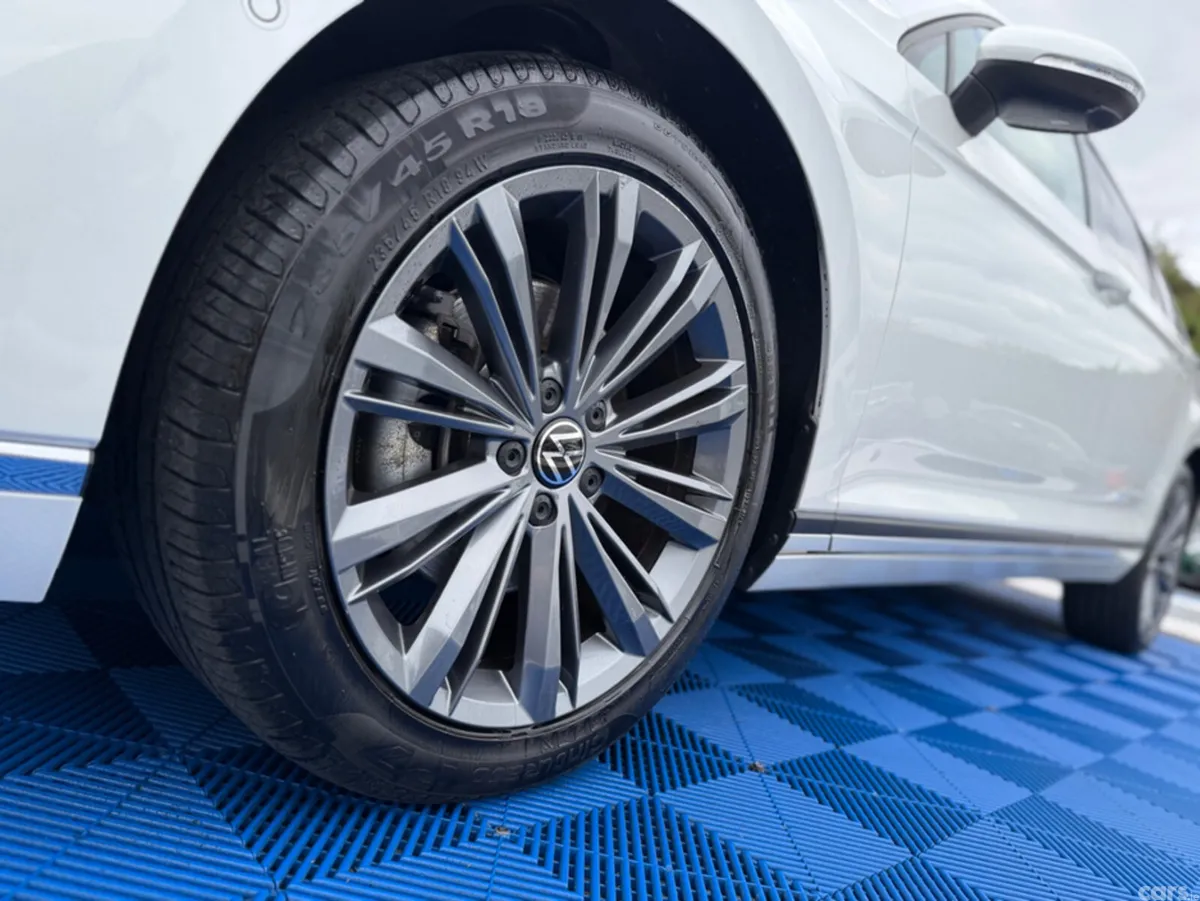 Volkswagen Passat Estate, Diesel, 2021, White