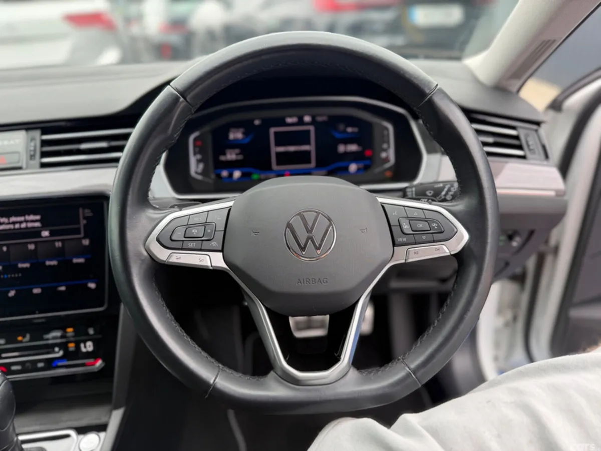 Volkswagen Passat Estate, Diesel, 2021, White