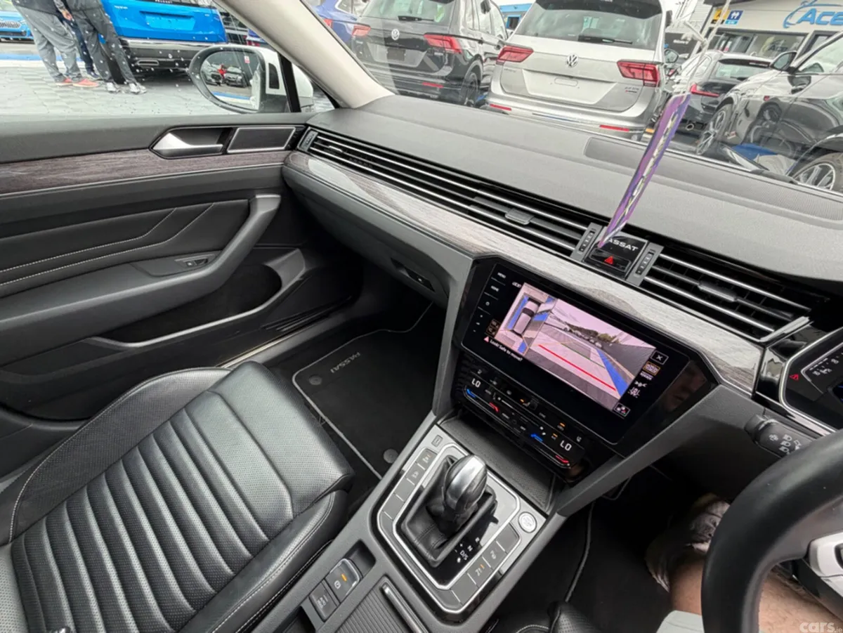 Volkswagen Passat Estate, Diesel, 2021, White