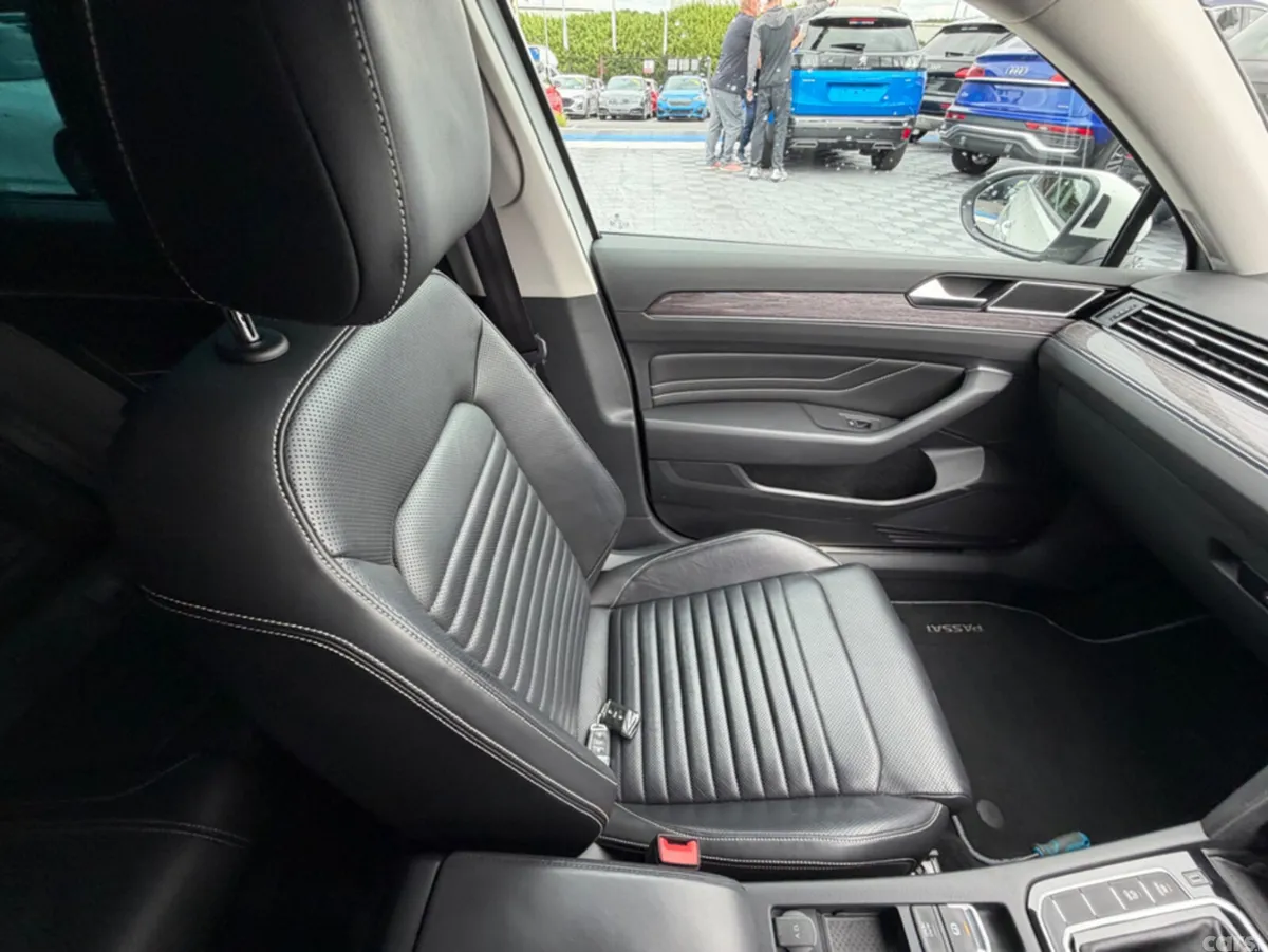 Volkswagen Passat Estate, Diesel, 2021, White