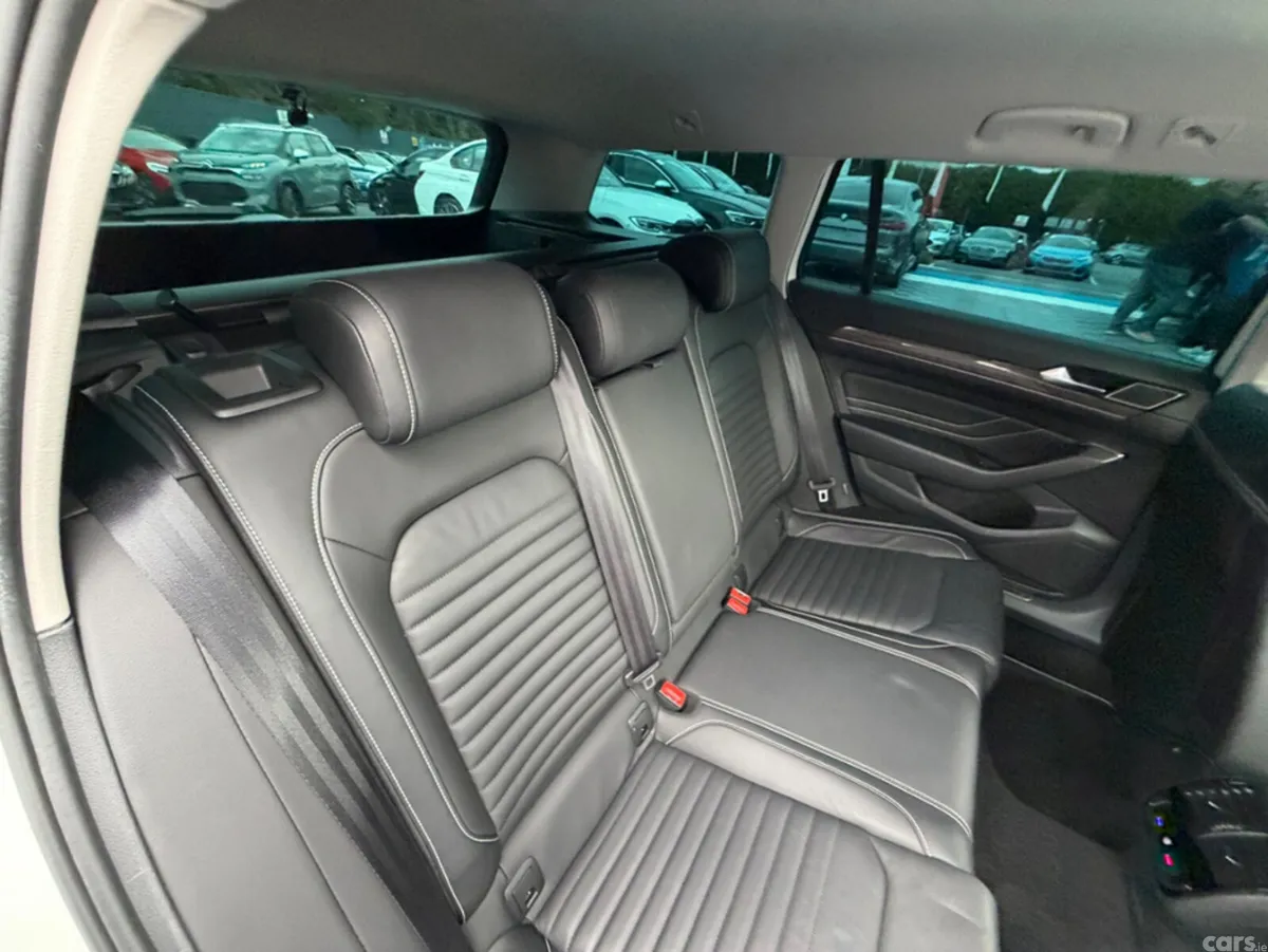 Volkswagen Passat Estate, Diesel, 2021, White