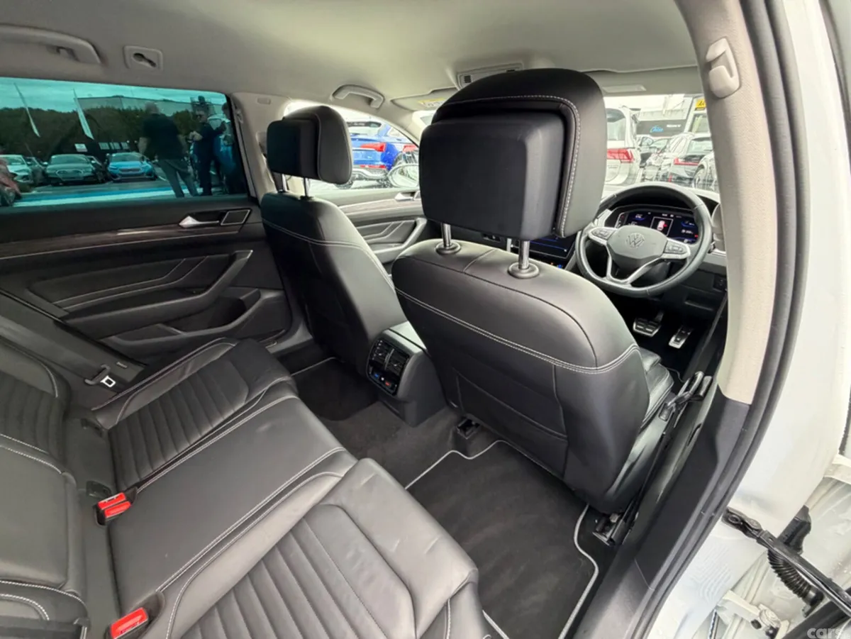 Volkswagen Passat Estate, Diesel, 2021, White