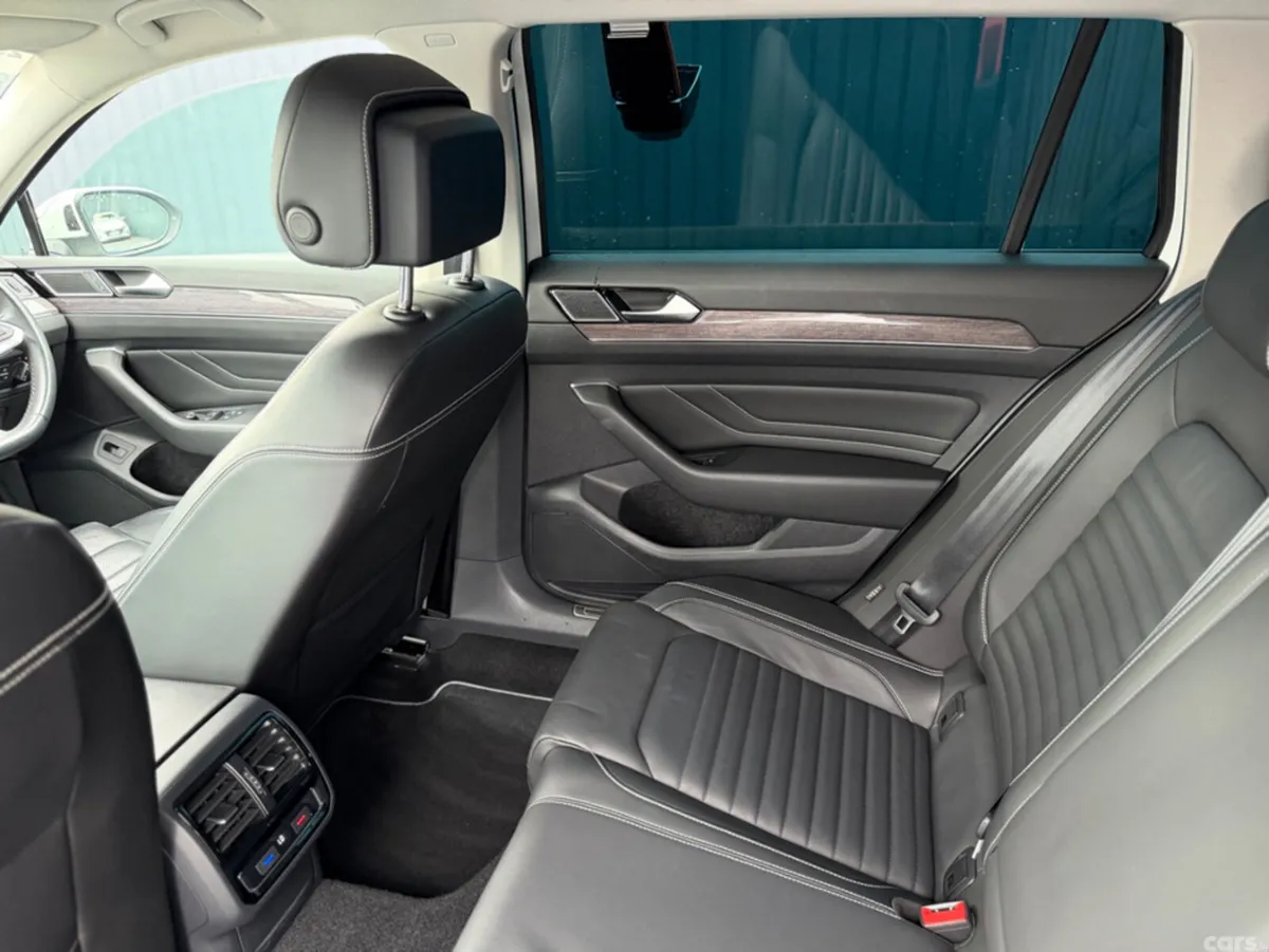 Volkswagen Passat Estate, Diesel, 2021, White