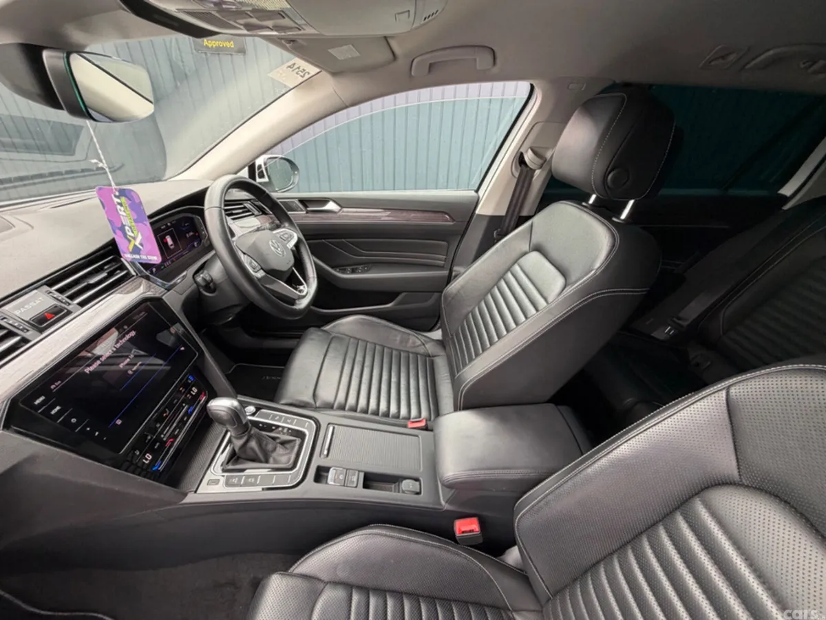 Volkswagen Passat Estate, Diesel, 2021, White