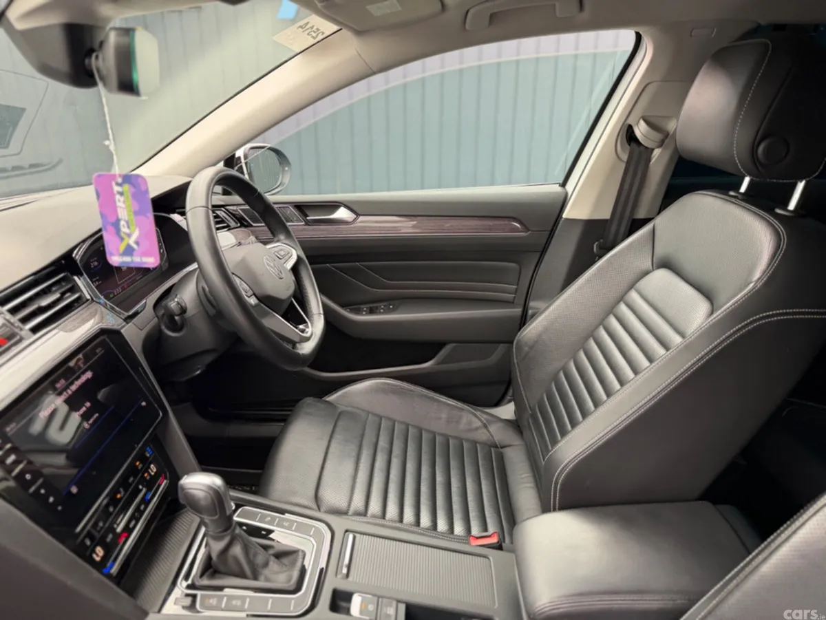 Volkswagen Passat Estate, Diesel, 2021, White