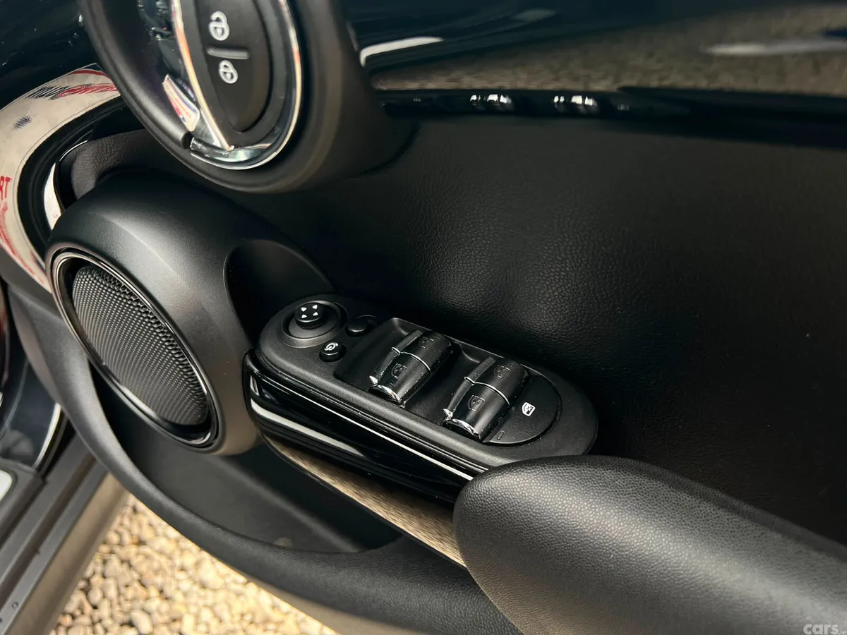 Mini Cooper Hatchback, Diesel, 2019, Black