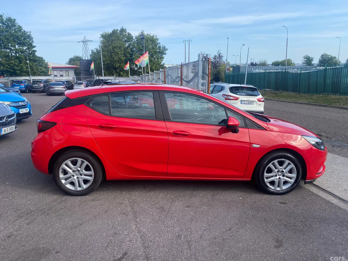 Opel Astra Hatchback, Petrol, 2018, Red