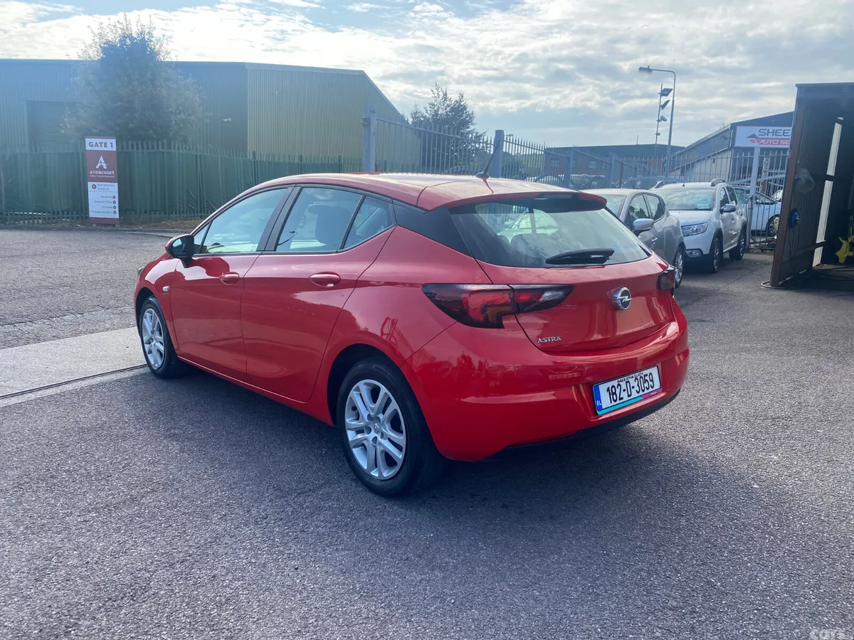 Opel Astra Hatchback, Petrol, 2018, Red