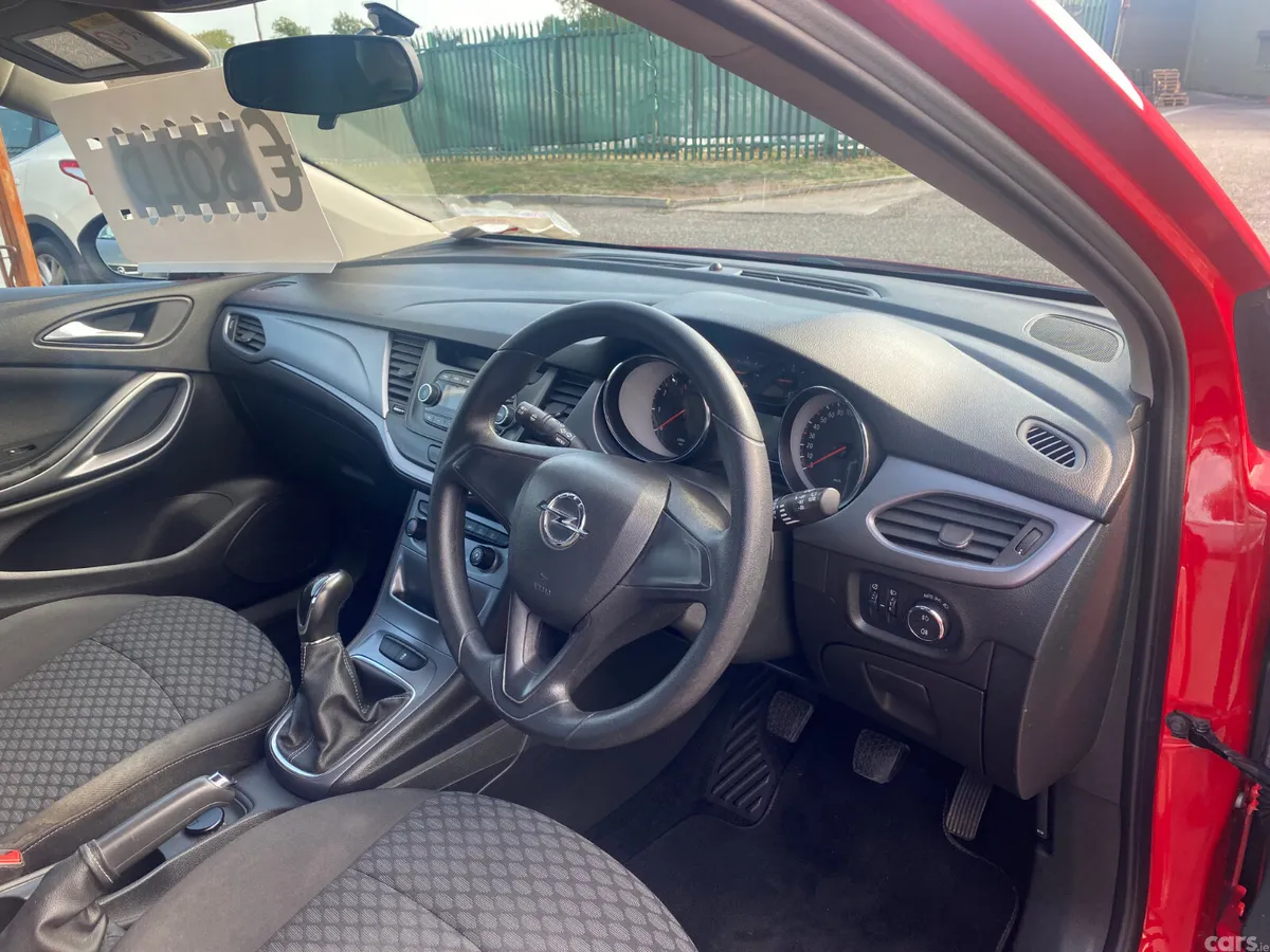 Opel Astra Hatchback, Petrol, 2018, Red