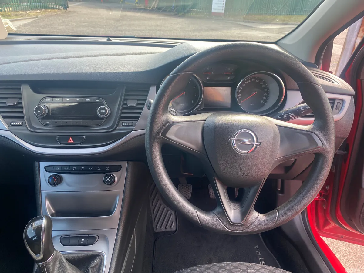 Opel Astra Hatchback, Petrol, 2018, Red