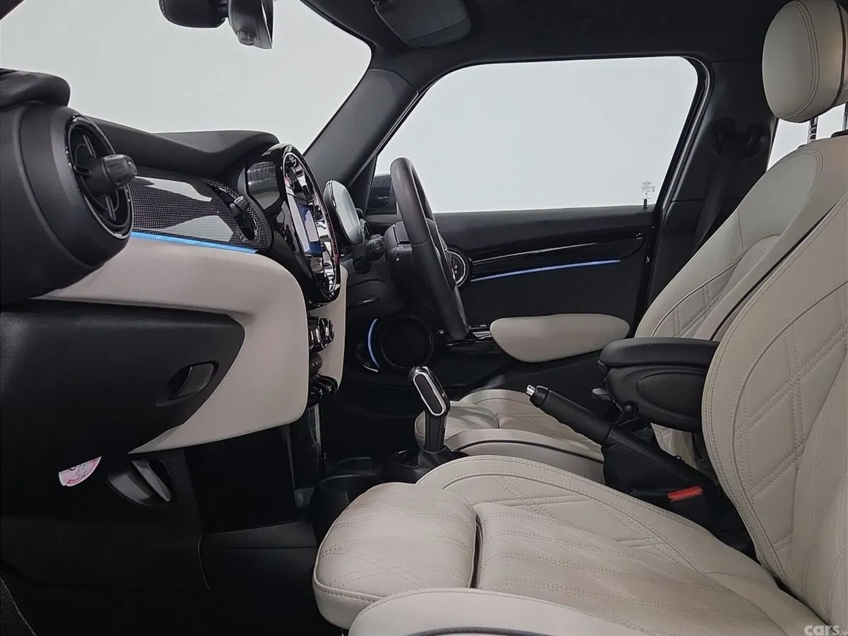 Mini Cooper Hatchback, Petrol, 2023, Blue