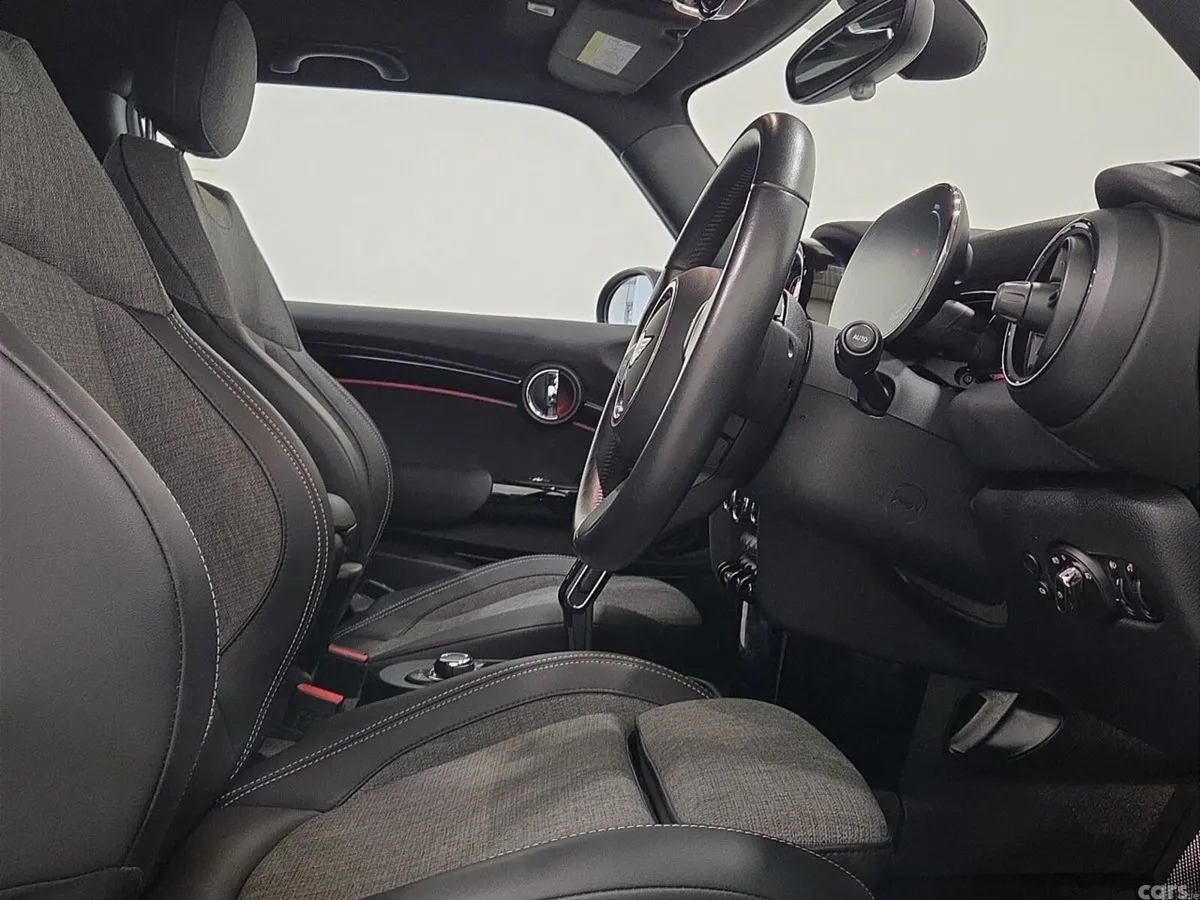 Mini Cooper Hatchback, Electric, 2023, Black