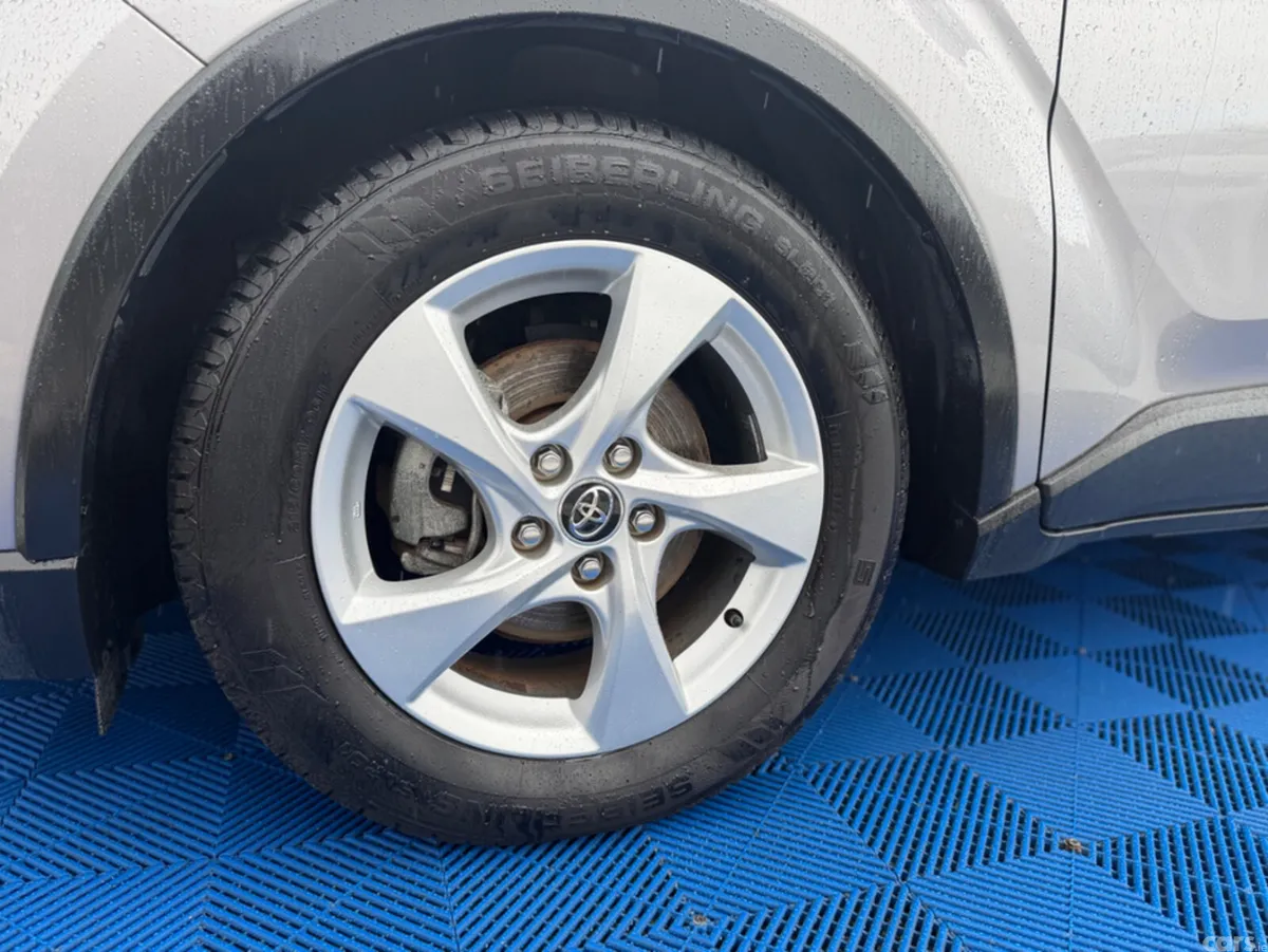 Toyota C-HR SUV, Petrol Hybrid, 2019, Silver