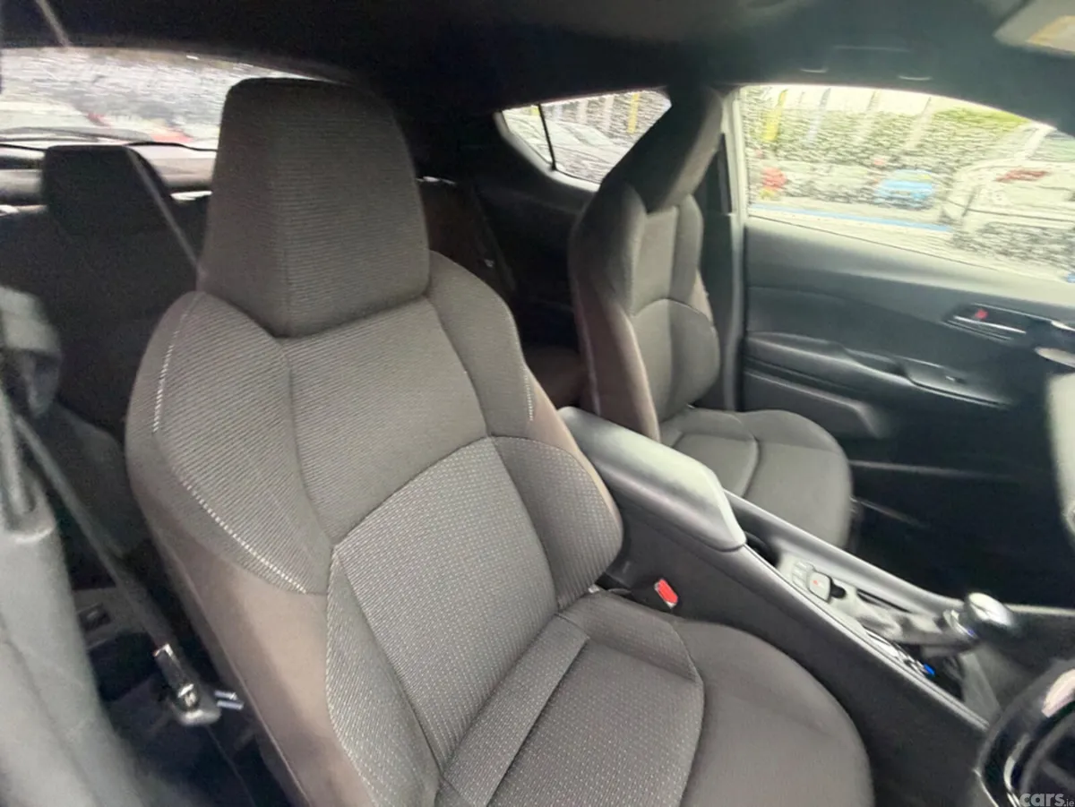 Toyota C-HR SUV, Petrol Hybrid, 2019, Silver